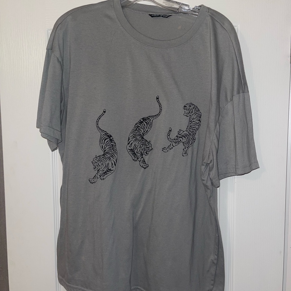 SHEIN Gray Short Sleeve Tee with Tiger Print